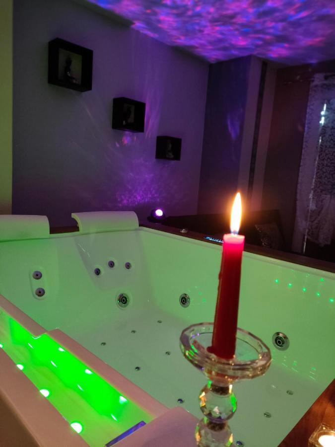 Loft Avec Baignoire Spa Lecrin Romantique Ochancourt Exterior photo