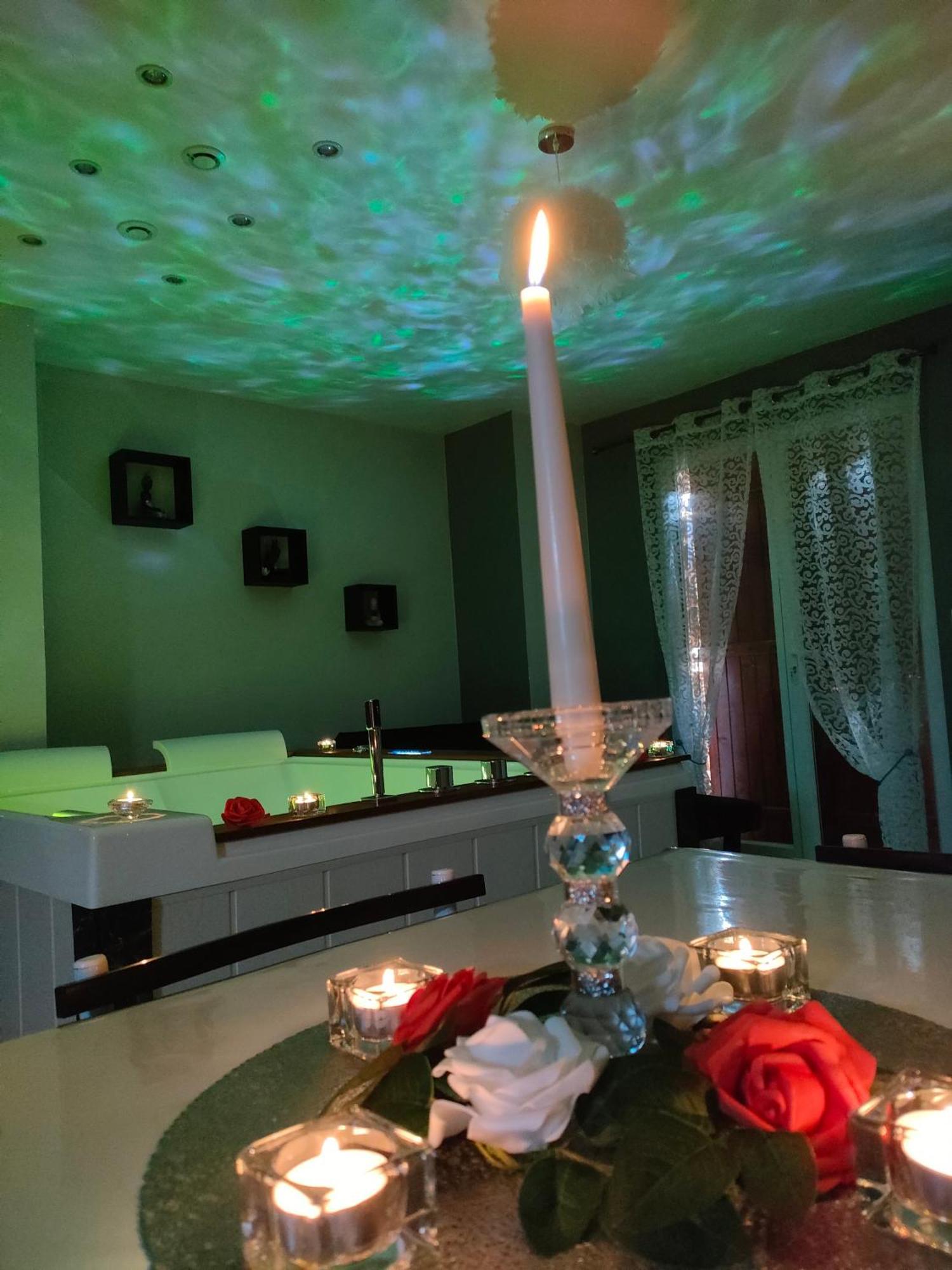 Loft Avec Baignoire Spa Lecrin Romantique Ochancourt Room photo