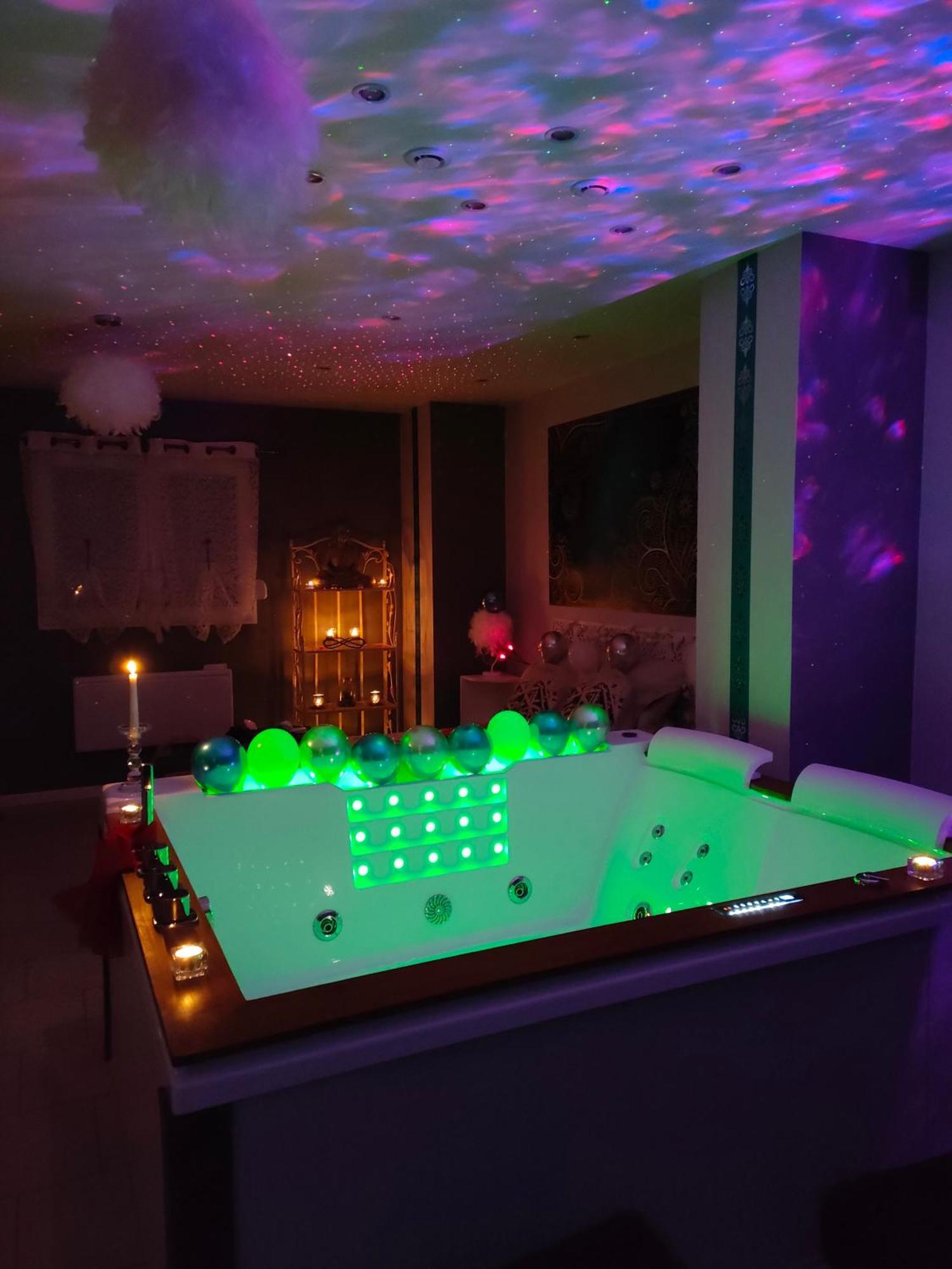 Loft Avec Baignoire Spa Lecrin Romantique Ochancourt Room photo